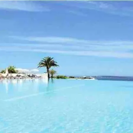 Quiet Sea View With Pool Daire