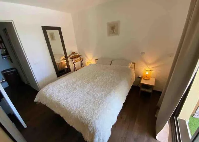 Quiet Sea View With Pool Apartament